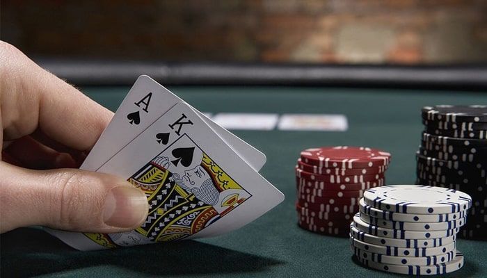 Đánh Bại Đối Thủ Trong Poker Online Với Những Mẹo Hay