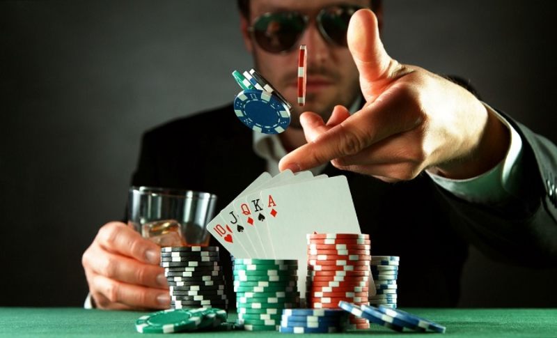 Đánh Bại Đối Thủ Trong Poker Online Với Những Mẹo Hay